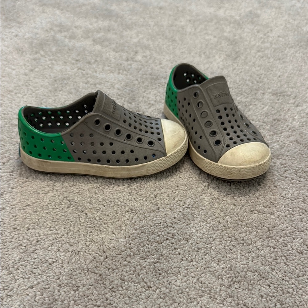 Native Kids' Gray and Green Slip-On Sneakers